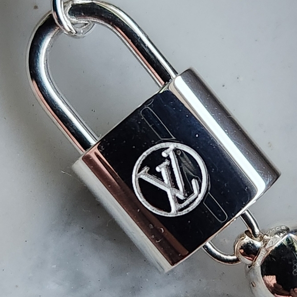 Louis Vuitton silver lockit bracelet - Picture 4 of 5